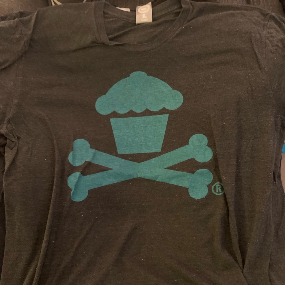 XL Johnny Cupcakes t - used